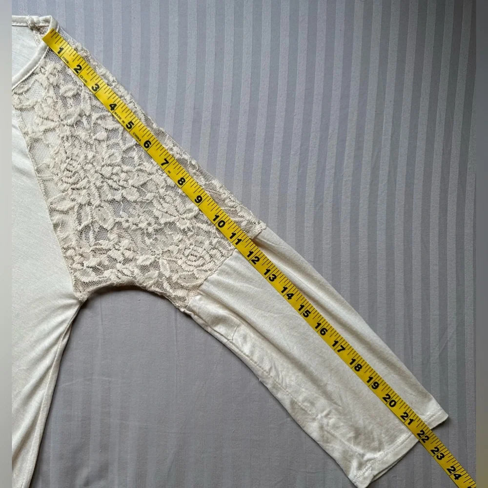 Böhme•lace shoulder crew neck top•size large•3/4 bell sleeve•rayon•ivory/cream - Picture 10 of 13